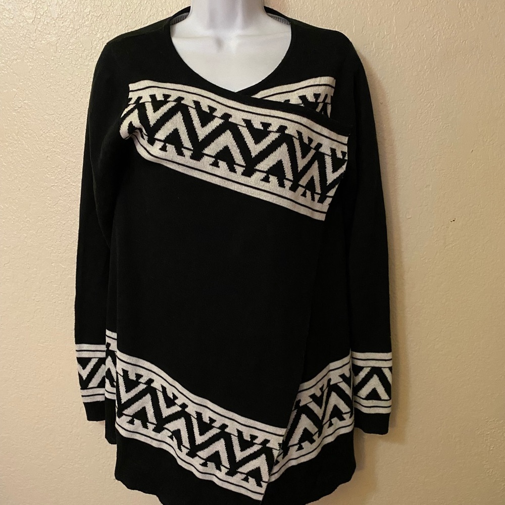 Material Girl cardigan sweater tribal black and white junior medium